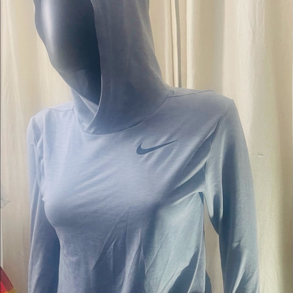 Woman’s Medium Dri-fit Nike Hoodie with DVD - Picture 3 of 6